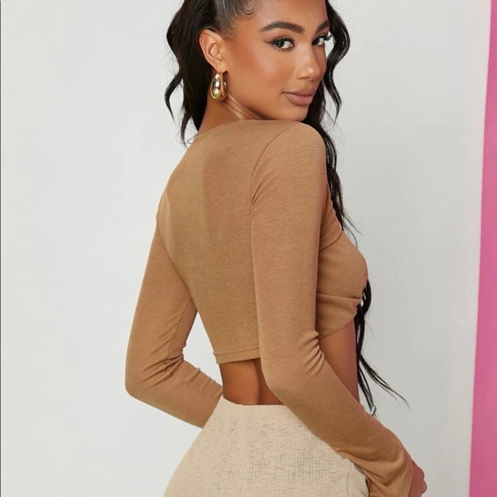 SHEIN Twist Cut Out Front Crop Top - Picture 2 of 5